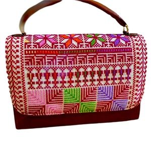 Handcrafted Palestinian Tatreez Handbag: A Timeless Blend of Tradition